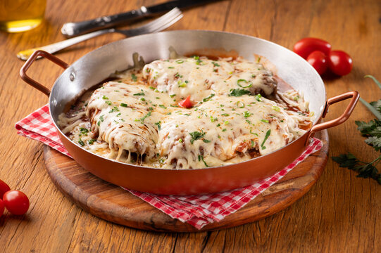 comidas frituras , carnes, lingui&ccedil;a,NHOQUE DE ABOBORA CABOTIA, QUEIJO, MOLHOS , PARMEGGIANA, BATATAS FRITAS, PICANHA, ARROZ, COMIDA DE BUTECO