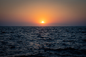 tramonto sul lungomare di smirne, in turchia