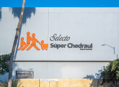 Los Cabos, B.C.S., Mexico. Nov 22, 2024. A close-up of the Selecto Super Chedraui Supermarket sign, featuring a stylized family with a shopping cart.