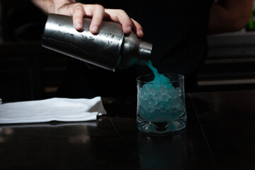COCKTAIL AZUL PASO A PASO