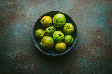 Green Hairloom Tomatoes in a blue bowl