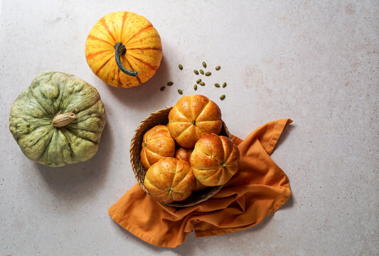 Pumpkin buns yeast bread with spices on linen background. Thanksgiving Food Concept. Autumn concept, top view, halloween