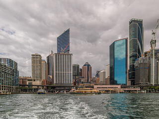 Naklejka premium High Rise View Leaving Circular Quay