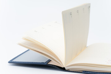 頁を開いたスケジュール帳のクローズアップ