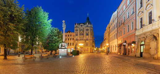 Night view of Market Square in Swidnica with historical buildings, Marian Column, cobbled streets, benches and trees, Poland © Kavalenkava