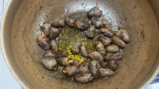 cora&ccedil;&otilde;es de galinha fritos 