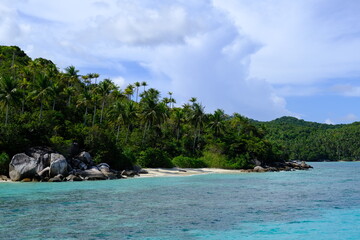 Obraz premium Indonesia Anambas Islands - Telaga Island coastline and reef
