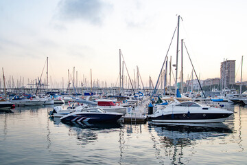 Naklejka premium Alicante, Spain - November 5, 2024 : Boats in the marina of Alicante