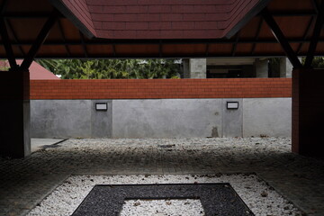 Semi-outdoor garden in a roofed area in the middle there is a box area that is exposed to sunlight coming in from the open roof