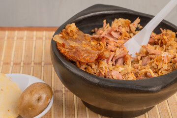 Lechona with rice, arepa and potato