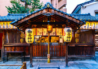 京都、御金神社の拝殿