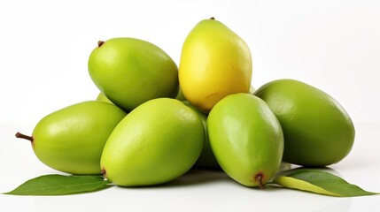 Obraz premium Vibrant green and yellow mangoes arranged artistically on a clean white background showcasing freshness and natural beauty.