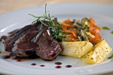 Alimentos. Pratos. Carne de cordeiro.