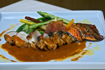 Alimentos. Pratos. Lagosta.