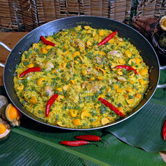 Alimentos. Galinhada com pequi. Prato goiano.