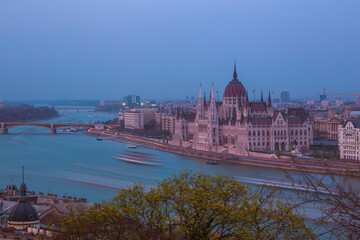 Fototapeta premium hungarian parliament, long exposure 