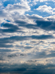 秋雨の日のわずかな晴れ間から光さす15