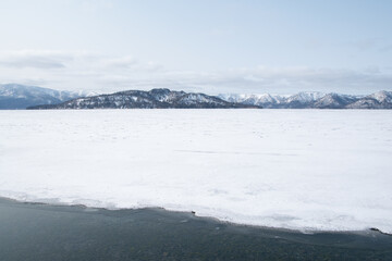 雪化粧の屈斜路湖