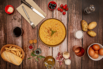 In the hotel and catering industry, although it is not obligatory, it is common to make the omelette using a pasteurised liquid egg preparation