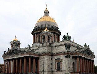 Fototapeta premium The largest Orthodox church, St. Isaac's Cathedral (Cathedral of St. Isaac of Dalmatia) in St. Petersburg, Russia