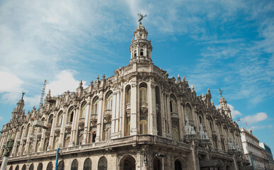 Obraz premium Historic architecture of the Gran Teatro de La Habana in Havana, Cuba on a sunny day