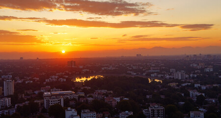 Fototapeta premium Fotografia uliczna. Randomowe zdjęcia z różnych miejsc na świecie przestastawiające sytuację zastaną.