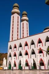 vue de l'architecture de la mosquée de la Divinité dans le quartier de Ouakam à Dakar au...