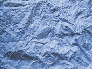 Verknittertes blaues Papier als Vollbild und Hintergrundbild mit Platz für Text