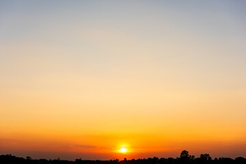 Naklejka premium Panoramic beautiful sunset sky, Cloud in twilight - nature background