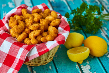 popcorn shrimp served with fresh parsley and lemon