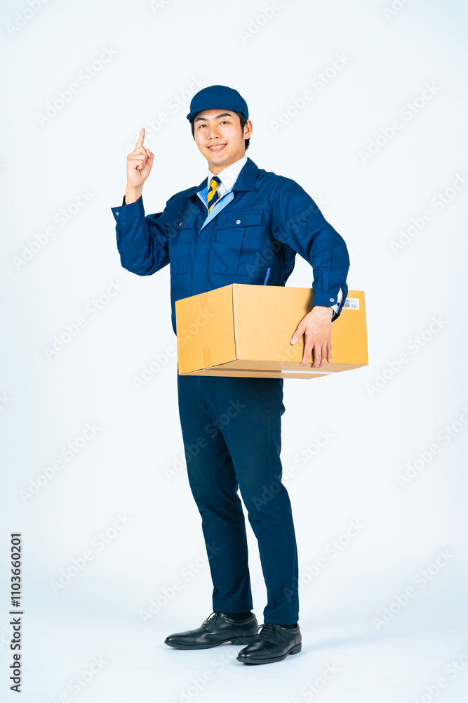 Leinwandbilder デリバリー、配達員、運送業、案内、おすすめ、紹介、荷物、配送、配達、アルバイト、引越し、業者、依頼、ガッツポーズ、元気、やりがい、仕事、宅配便、男性、全身、段ボール、宅急便、日本人、スタッフ、作業員、運送、物流、ロジスティクス、運ぶ、白バック、切り抜き、笑顔、廃品回収、作業服、ピッキング、倉庫、商品、センター、人材、若い、届ける、集荷、カメラ目線、職業、プロ、セールスドライバー、引っ越し、ギグワー