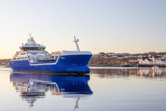 MS Ro Senja is a Norwegian wellboat built in 2023 at Larsnes Mekaniske Verksted as building number 70. MS "Ro Senja" was delivered to Rostein on January 13, 2023. Here passsing Br&oslash;nn&oslash;ysund