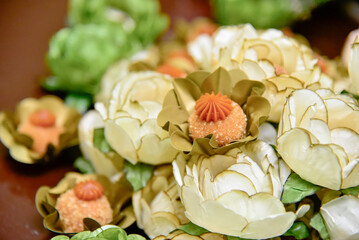 close up sweets,  candy  in a box, fine sweets, white brigadeiro, white chocolate , display with sweets, candy store, coffee shop, party sweets, candy balls, sweets table, sweets