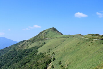 UFOライン　澄んだ青空　（高知県　町道瓶ヶ森線）