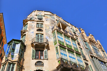 Vintage house with balcony in downtown of Palma, Mallorca, Spain © Lindasky76