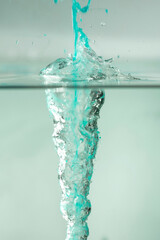 farbe tropfen wasser hellblau blau