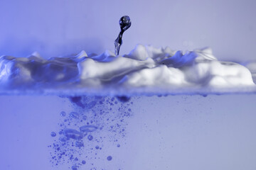 schaum farbe tropfen wasser lila