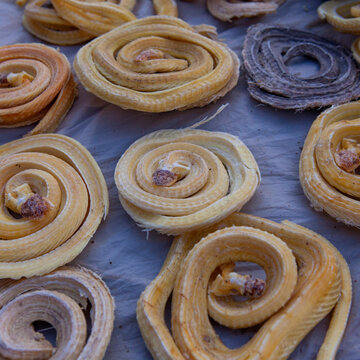 The market is regarded as the second largest market in Xinjiang after Kashgar Sunday fair and happens every Thursday..
