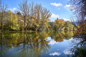 Reflejo otoñal en el Rio Duero