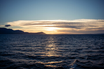 Sonnenuntergang auf dem Wasser