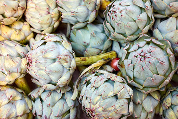 Obraz premium Fresh artichokes. Healthy food. Ripe vegetables. Top view.