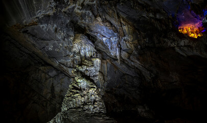 Exploring the stunning cave formations in Cacahuamilpa National Park during daylight