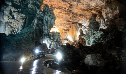 Exploring the stunning caves of Parque Nacional Grutas de Cacahuamilpa at night