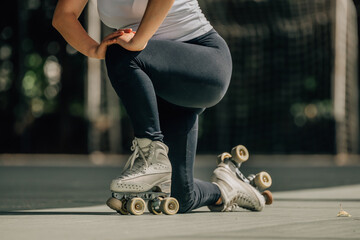 Naklejka premium Close-up of the skater's legs and feet