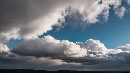 Obraz premium Dramatic cloud formations create captivating contrasts in the sky.