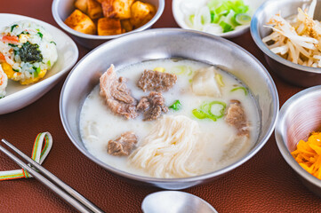 ソルロンタン　素麺入り