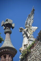 Obraz premium Escultura de un ángel esculpida en mármol en Comillas, Cantabria