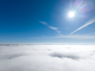 Ciel, soleil et mer de nuages