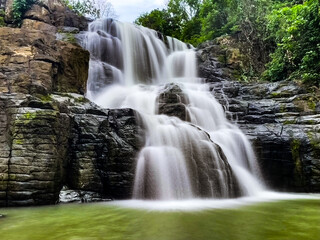Obraz premium beautiful view of a waterfall in the middle of the forest