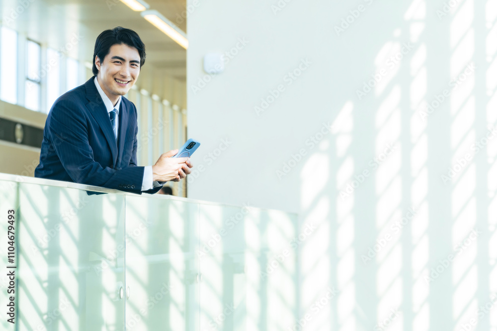 Poster スマホ、男性、スマートフォン、ビジネス、ビジネスマン、会社員、アプリ、転職、マッチング、キャンペーン、ビジネスパーソン、SNS、メール、笑顔、日本人、紹介、人材、仕事、就職、情報、サイト、web、オンライン、インターネット、ゲーム、コピースペース、広告、職探し、オフィス、若い、モバイル、DX、IoT、デジタル、データ、金融、資産運用、テクノロジー、面白い、楽しい、ポジティブ、サラリーマン、企業、セ